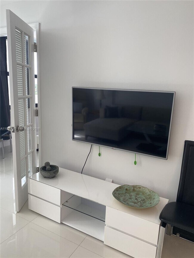 Photo - 4301 Collins Ave Unit 703