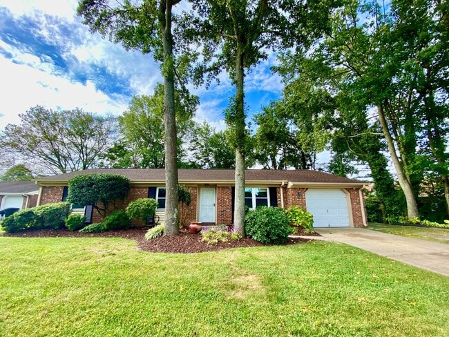 Charming Ranch-Style Home With Garage Avai... - Charming Ranch-Style Home With Garage Avai...