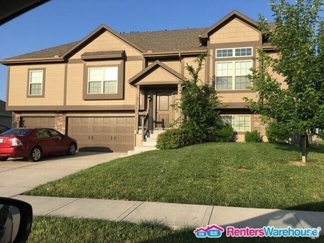 Building Photo - Amazing 4 bd, 3bth Home in Blue Springs
