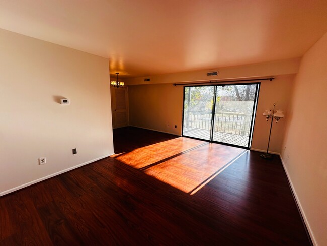 Spacious living room - 601 College Park Dr Condo Unit #6