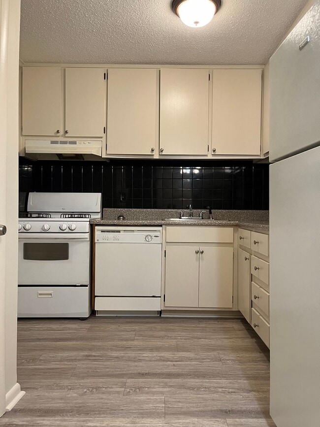 Photo - Newly Updated 1/1 Condo 1 Mile From Downto... Unit B