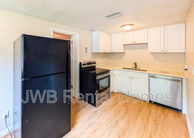 Photo - 8740 Free Ave