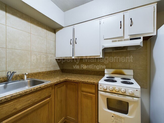 Photo - 15112 Bellaire Ave Unidad B