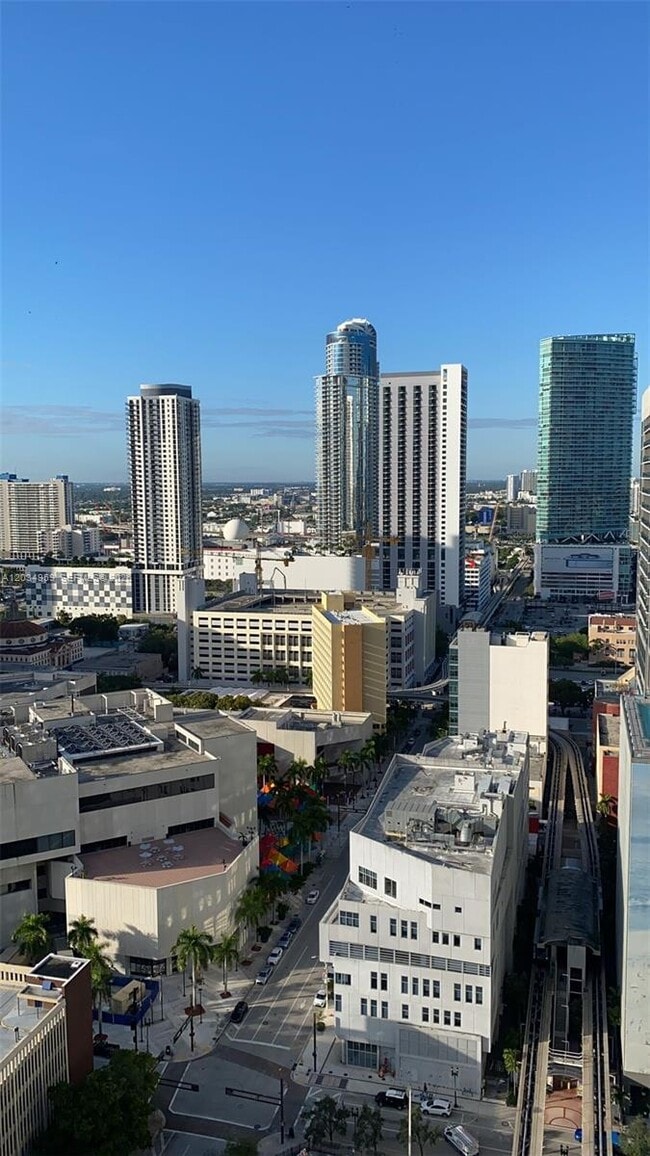 Photo - 133 NE 2nd Ave Unidad 2805