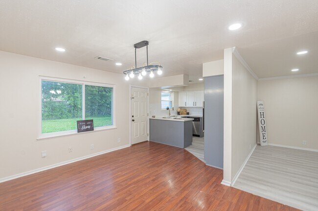 Photo - 5834 Overdale St