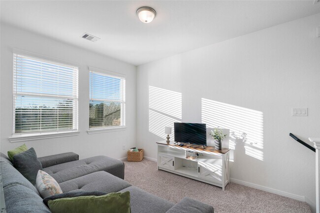 Photo - 632 Silver Pear Ct