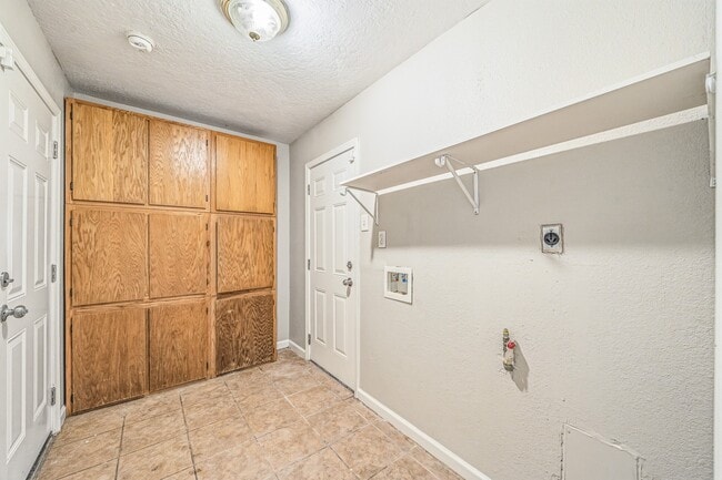 Building Photo - 1318 55th St