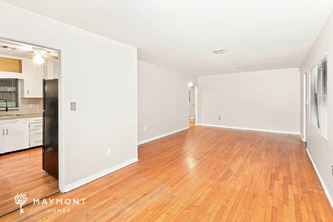 1106 S Lakeshore Blvd