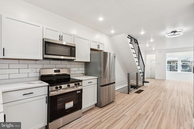 Photo - 2242 S Bonsall St