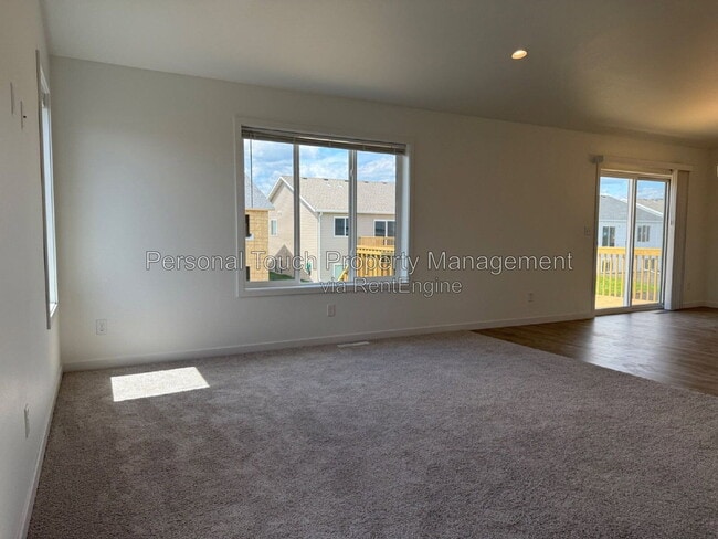 Photo - 6767 32nd St S