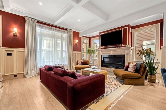 6 Howland St