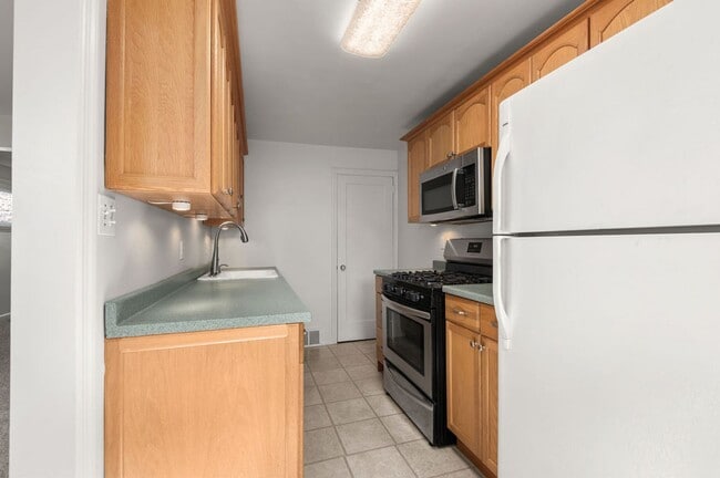 Photo - FIRST MONTH FREE* Twin home with new carpe...