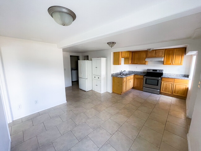 Photo - 3332 S Holly St