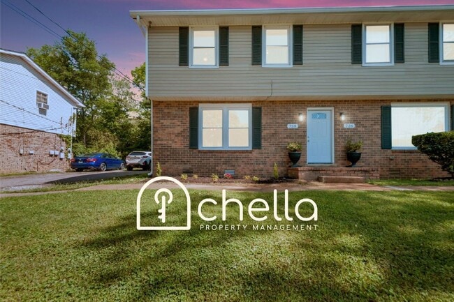 Building Photo - 738 McPherson Dr