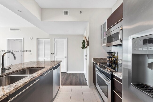 Photo - 951 Brickell Ave Unidad 1903