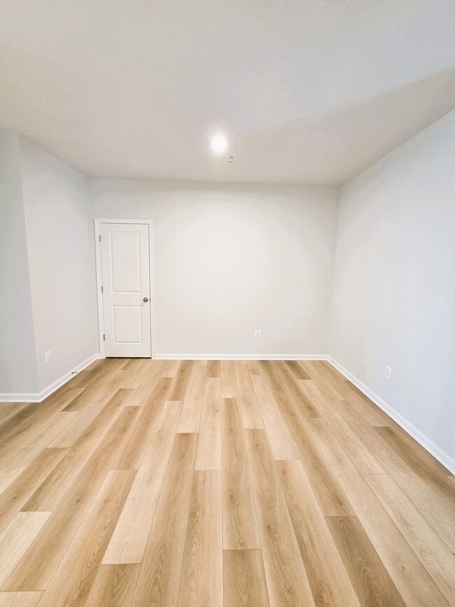 Photo - Newer ground level condo in Coalfield Station located in highly desireable Midlothian.