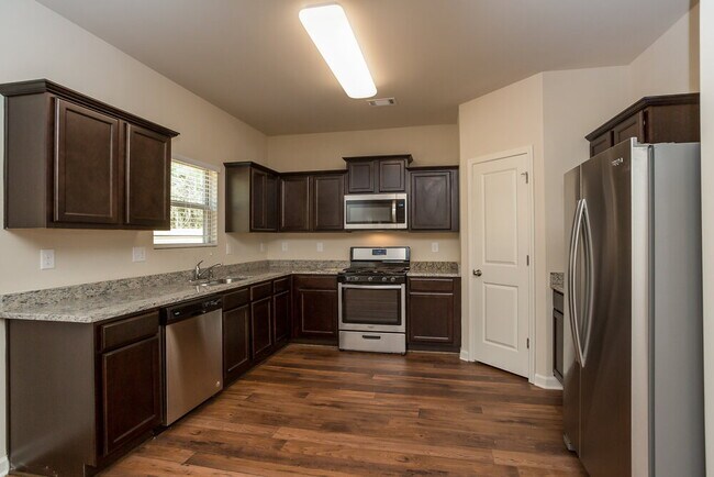 Photo - 3103 Avondale Dr SE