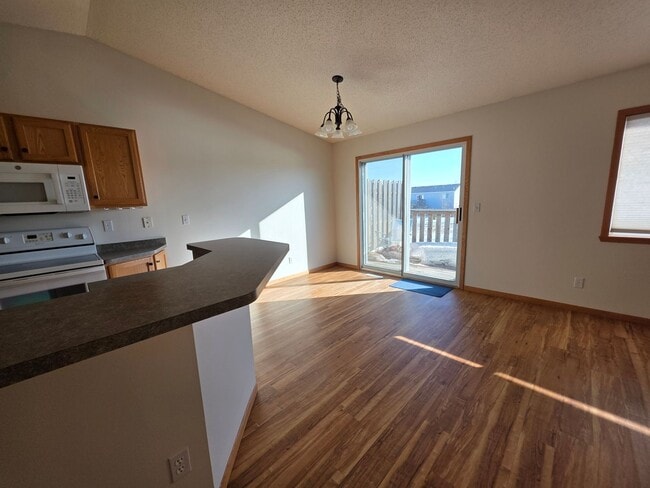 Photo - 3 bed twinhome for rent