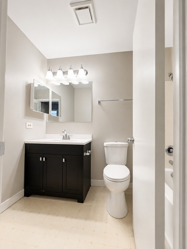 Photo - 727 Whitesail Dr