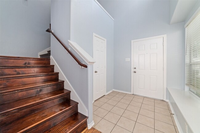 Photo - 8734 Rainglen Ln