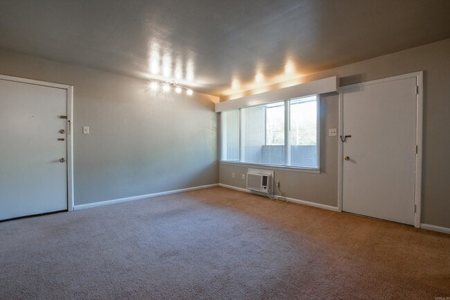 Building Photo - 123 N Polk St Unit 2