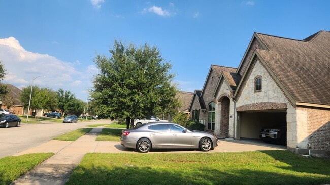 Building Photo - 5318 Stoneridge Ct Rental