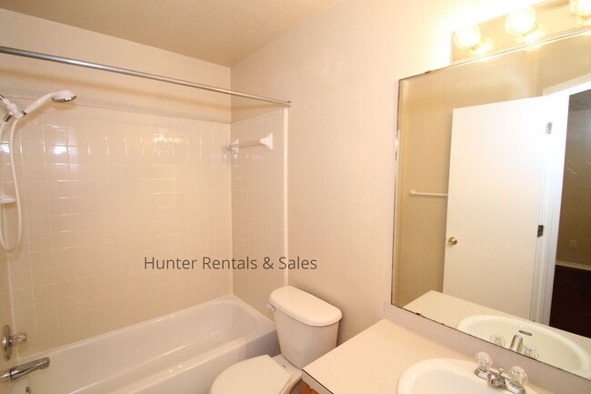 Photo - Sharp 3 Bedroom Townhome in South Killeen