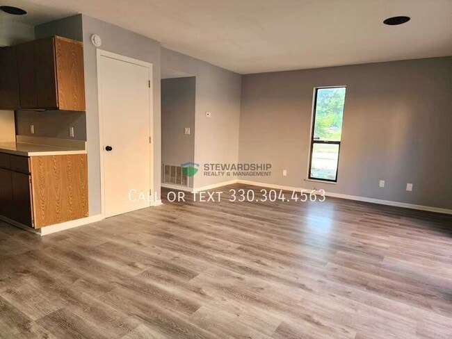 Photo - 695 Carroll St