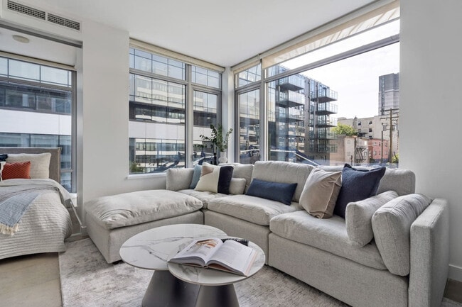 Photo - 1028 Barclay St Unit ID1051894P