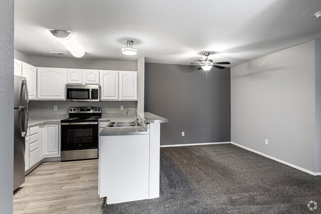 2BR, 2BA - 1040SF