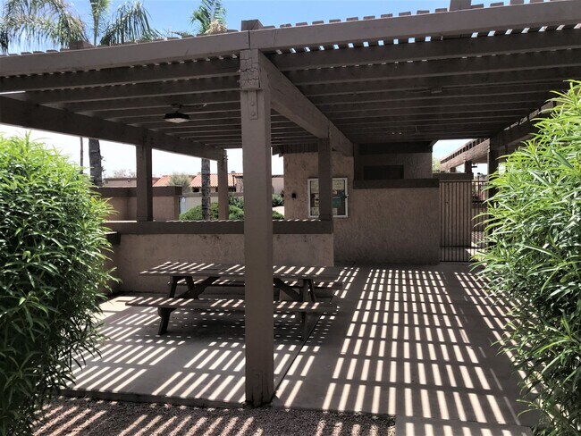 Photo - **BEAUTIFUL RENOVATED 2 BEDROOM/2 BATHROOM PATIO HOME IN CHANDLER (CHANDLER BLVD & COOPER)**