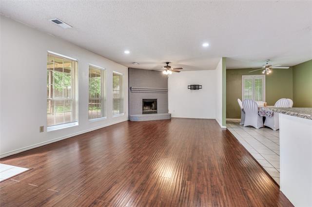 Photo - 528 Lester St