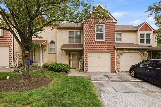 Building Photo - Spacious 2-Bedroom Townhome in Andorra Woods | Finished Living Space, Storage & Prime Location