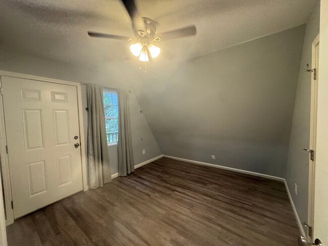 Photo - 351 Valley View Cir SE