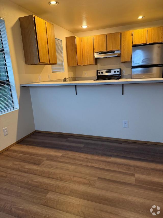 Building Photo - 2 bedroom in Seattle WA 98119 Unit 306 Rental