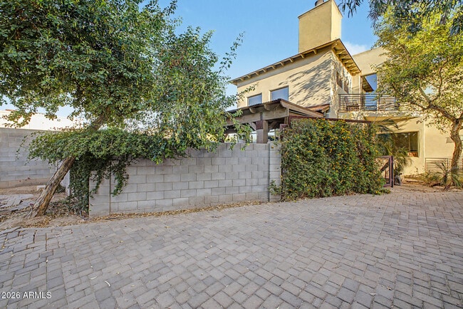 Photo - 304 S Wilson St