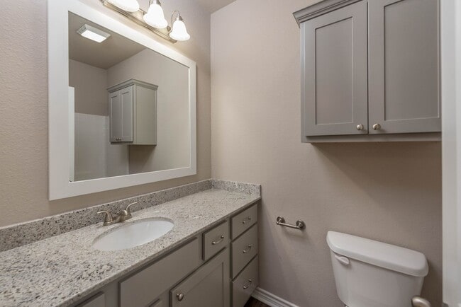 Photo - Spacious 5 Bed, 5.5 Bath with Beautiful Fe...