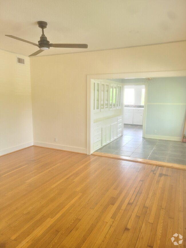 Building Photo - 4703 Chenevert St Unit #2 Rental