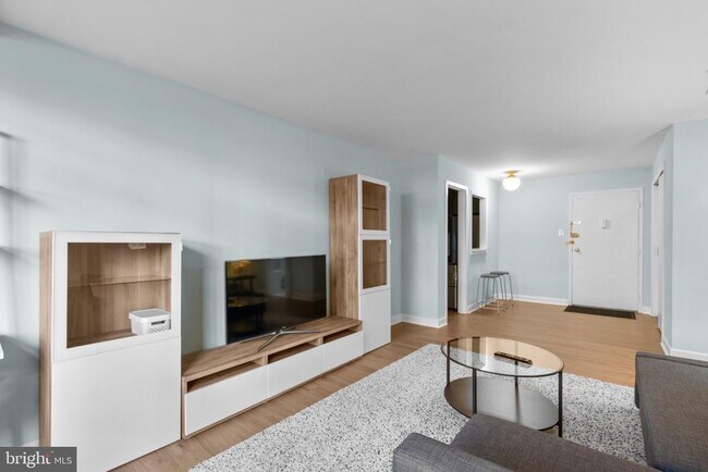 Photo - 2401 H St NW Unidad 208