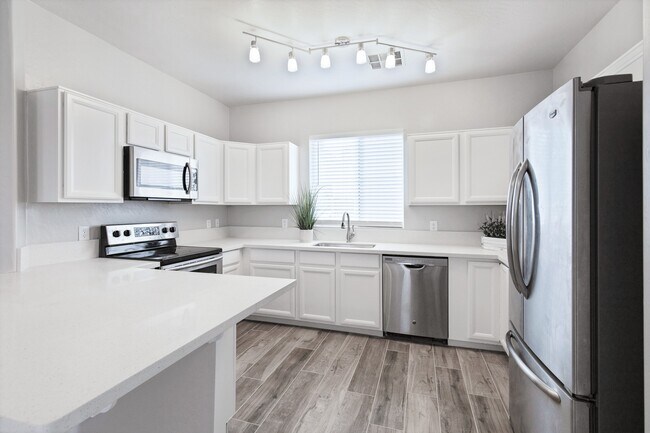 Kitchen - 664 E Mariposa Pl