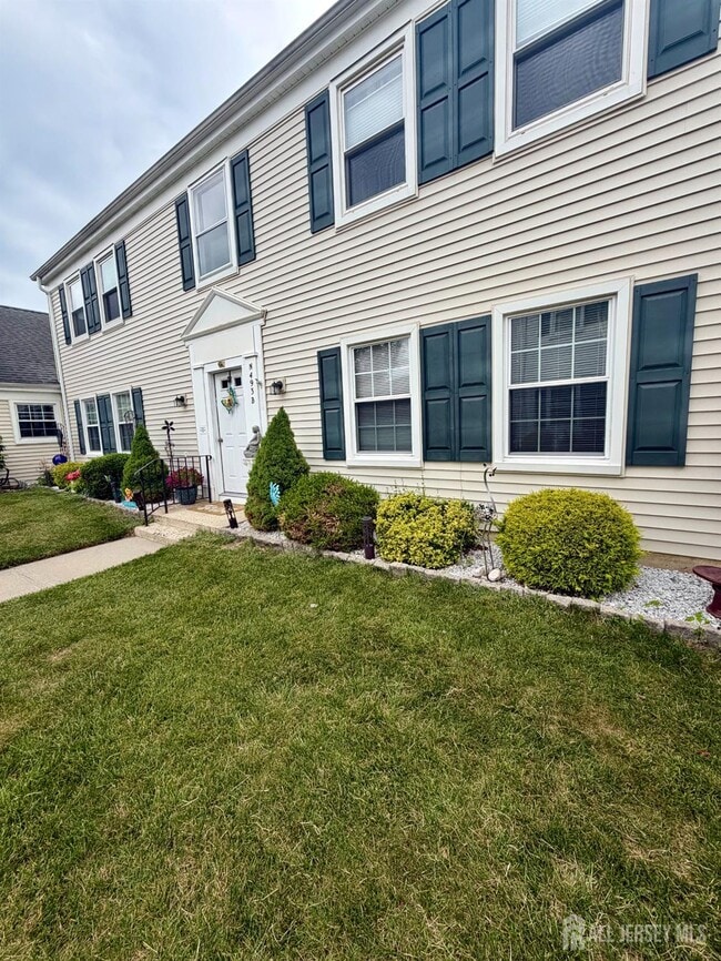 Photo - 493 Somerset Ln