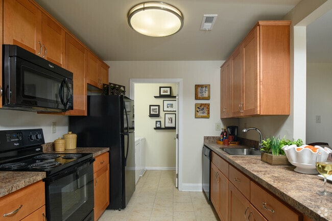 2BR, 2BA - 1095SF Kitchen