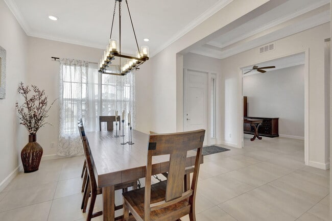 Photo - 870 Hookline Cir