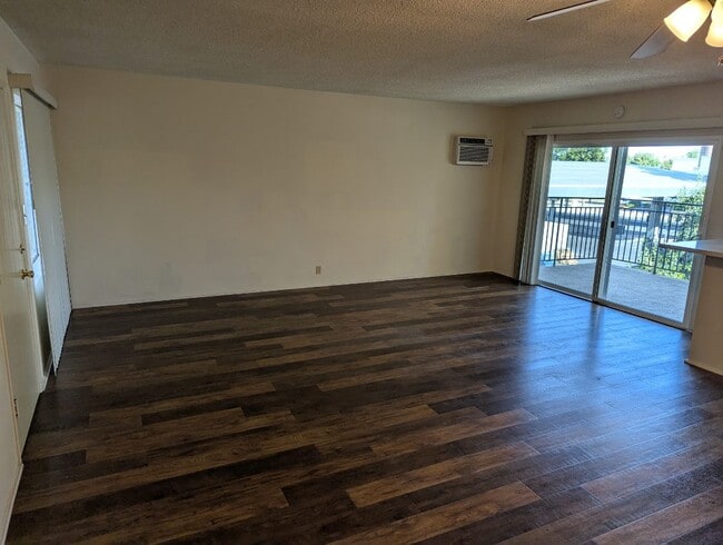 Living Room - 1311 Lyndon St Unit 8