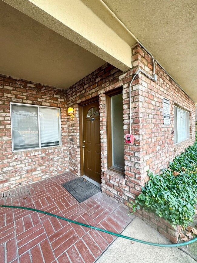 Building Photo - OL2441 Unit A