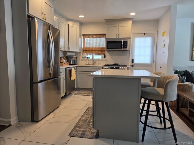 Photo - 181 Barrymore Blvd