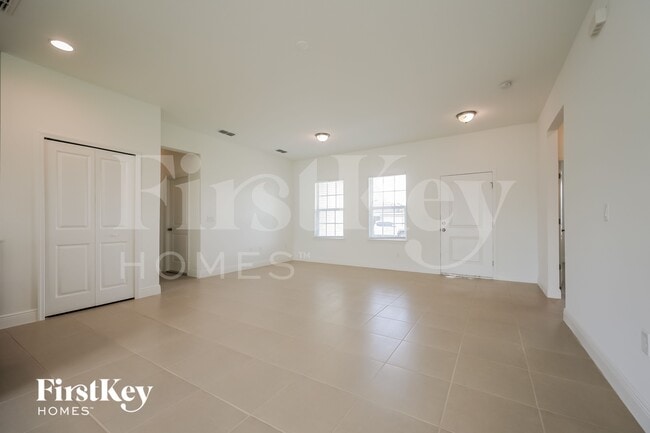 Photo - 318 W Aster Ct