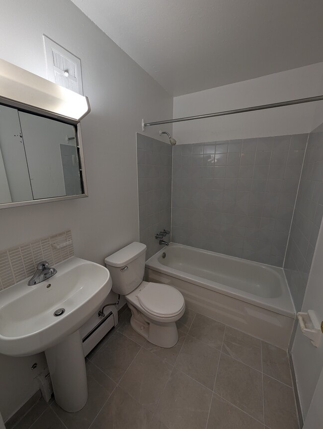 Photo - 2685 King Street East