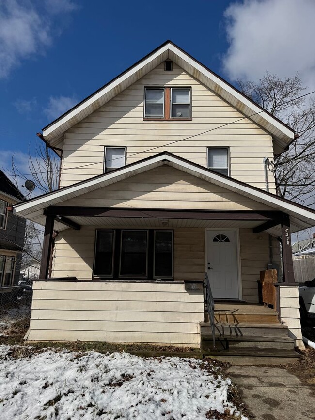 Charming 3 Bedroom Home Akron - Charming 3 Bedroom Home Akron