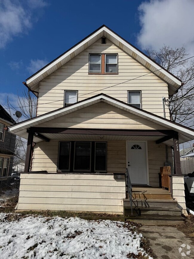 Building Photo - Charming 3 Bedroom Home Akron